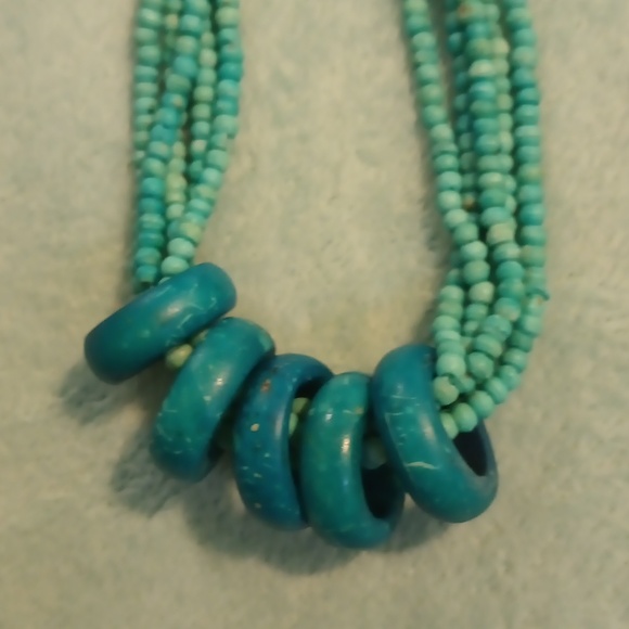 Turquoise beaded necklace with extender - Picture 2 of 3